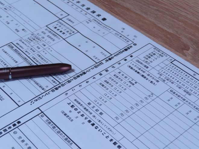 お金を貢がせた元カレがストーカーになる問題とは