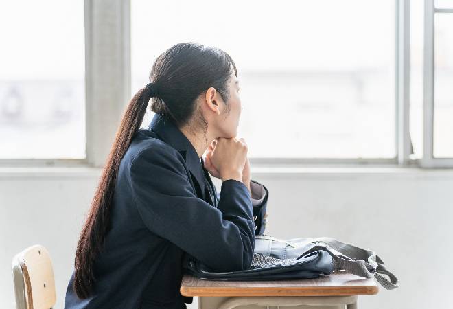 娘の高校教師である担任のセクハラ言動を特定して対処したい親御さんへ