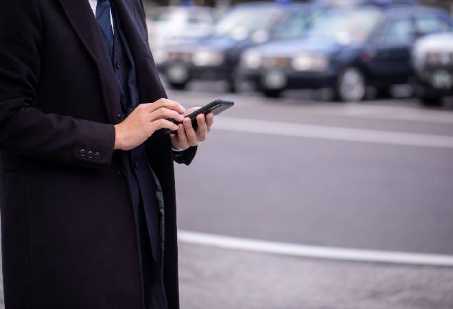 夫がネットで知り合った相手と実際に会って不倫しているか調べたい方へ