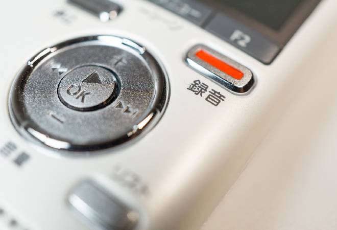 元夫が娘の恋愛事情を把握していることで、娘の部屋に盗聴器がないか不安な親御さんへ。