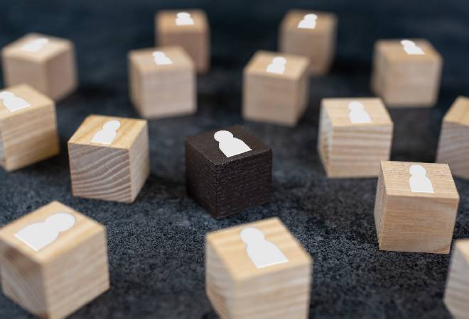 社員の無断副業や掛け持ちを特定して、対処したい経営者の方へ。