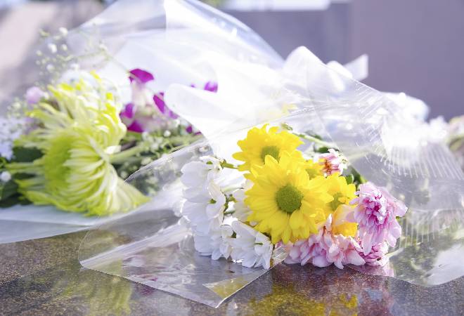 仏花。離婚後、疎遠になった父のお墓参りに行きたいと願うあなたへ。