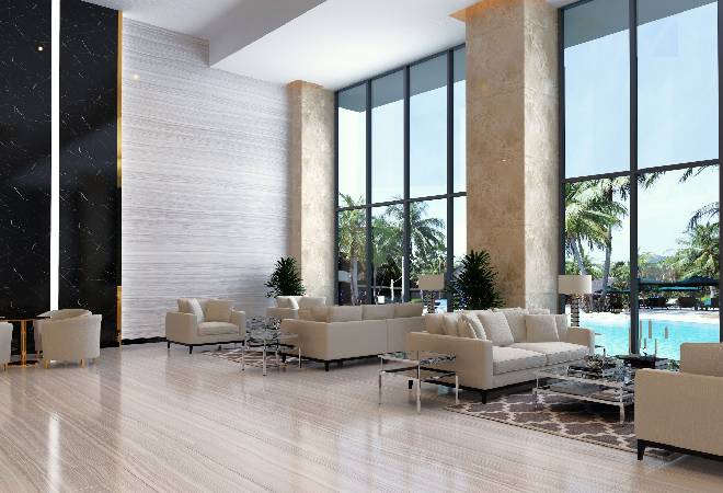 高級ホテルのロビー。父と同伴していた女性の正体を突き止めたいご家族の方へ。