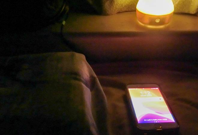 深夜のスマホ。AI生成された卑猥画像を、名誉棄損で訴えたいアイドルの方へ。