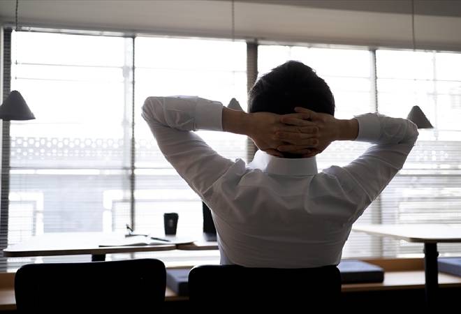 閑散期の在宅勤務中におこる職員のアウトドアなど、不正勤怠に悩む管理者・経営者の方へ。