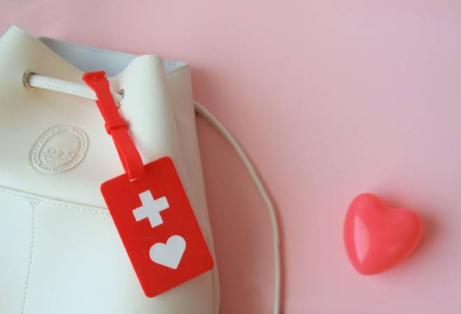 ヘルプマークを付けて出社した休みがちな新入社員の実態を確認したい。