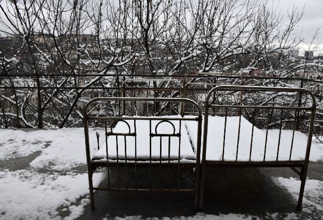 豪雪地帯で、近隣住民による雪の中への不法投棄の証拠を集めたい。