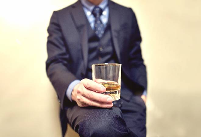 マッチングアプリの男性の客引き目的のホスト疑惑に、交際を躊躇っている女性へ。