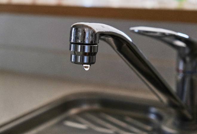 かび臭い水道水の原因と水質の安全性を確認して、安心したい方へ。