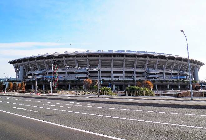 スポーツスタジアムの写真。