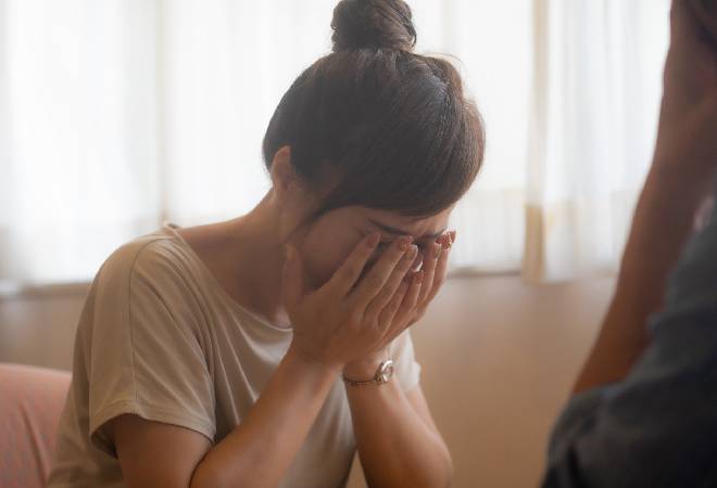 娘が金歯と周辺の歯を喪失した異変に隠された、夫の借金問題によるDVが心配な親御さんへ。