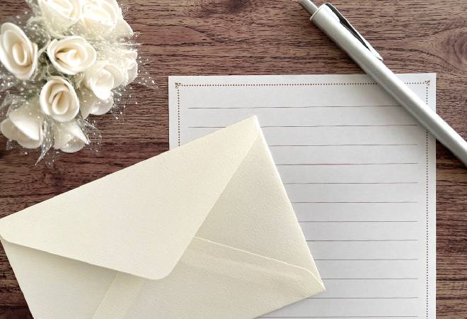 疎遠になった友人に連絡を取るためのレターセットの写真。