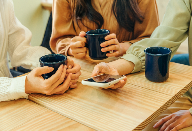 ライブの銀テープをSNSで高額転売している匿名アカウントが友人か、明らかにしたい方へ。