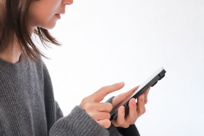 風俗キャストがネットで晒されたらどうする?誹謗中傷・個人情報流出への対処法と発信者特定の進め方。