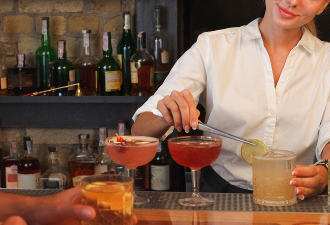 BARの信用と店舗運営を守り、接客クレームへ適切に対応したい経営者の方へ。