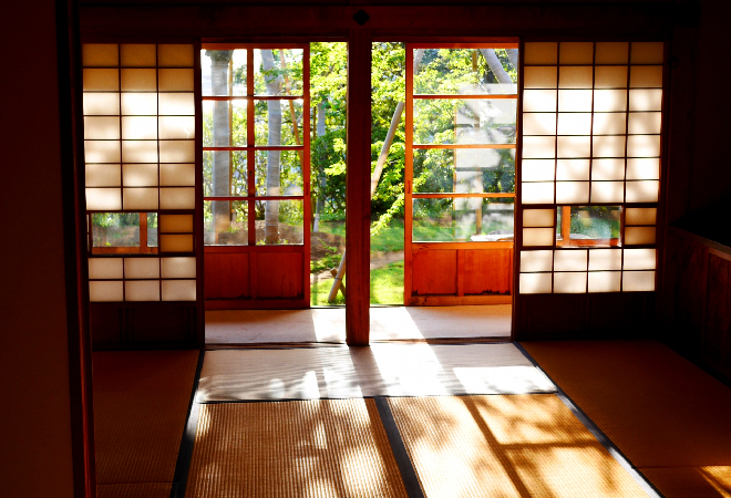 旅館の盗難や持ち出し被害の真相を確かめて、防犯対策につなげたい経営者の方へ。